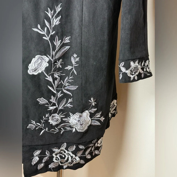 Curations Open Front Faux Suede Duster Black w/ Silver Embroidery Women’s Large - Picture 4 of 11
